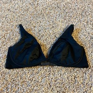 32DD Victoria’s Secret plunge front bra, no padding, buttery soft fabric